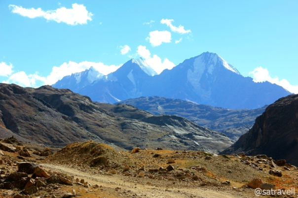 The State Highway No. 30; the slopes of the Kunzum La as well as the 4525 m Balhamo La in the foreground of CB peaks